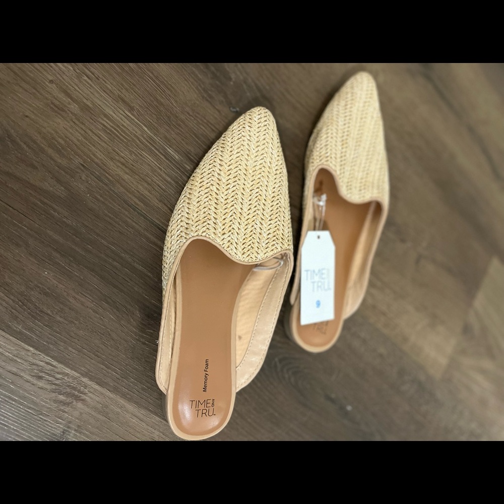 Time and True NWT size 9 Tan slides woven material